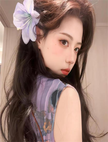 白雪姬快播_秒拍福利视频_水蜜桃草莓坚果水润保湿润唇膏